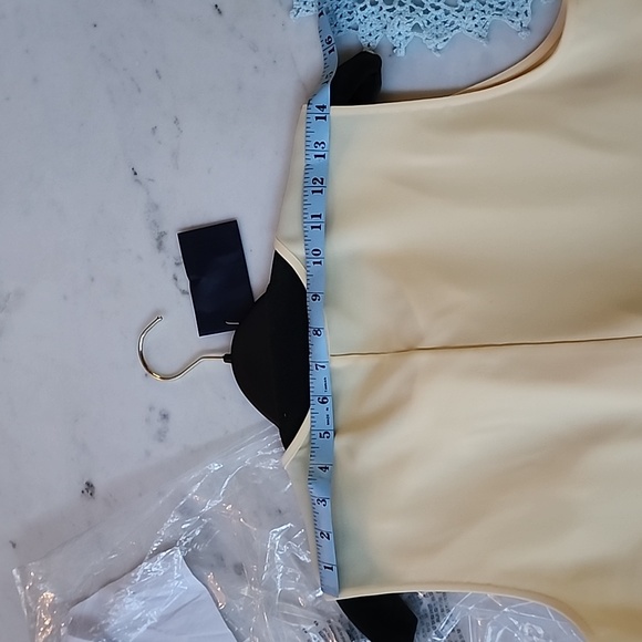 NWT Brooks Brothers Ruffled crepe blouse in buttercup yellow size 6 - Picture 17 of 17